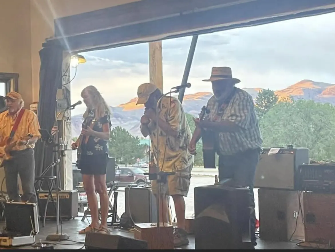 Live musicians performing at Challis Roadhouse